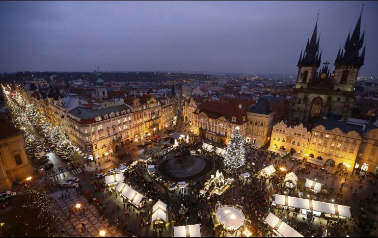 Praga. Siempre en el corazón del viajero que conoce esta ciudad, y en Navidad no hace sino aumentar su ya legendaria belleza. ESPECIAL