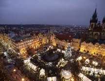 Praga. Siempre en el corazón del viajero que conoce esta ciudad, y en Navidad no hace sino aumentar su ya legendaria belleza. ESPECIAL