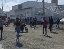 La tarde de este domingo ocurrió una balacera en una protesta que se realizaba afuera de las instalaciones de la Guardia Nacional en Ocotlán. ESPECIAL