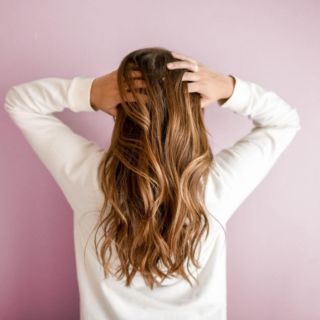 Alaciadores de cabello aumentan el riesgo de cáncer de útero, confirma estudio