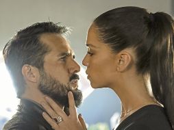 Los actores José Ron y Carolina Miranda agradecen trabajar en un proyecto moderno y arriesgado. CORTESÍA