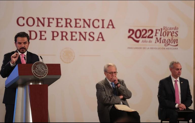 Zoé Robledo expuso que se han recibido dos mil 67 solicitudes, de los cuales 419 han concluido su trámite y de ellos 273 son extranjeros. SUN / E. Álvarez