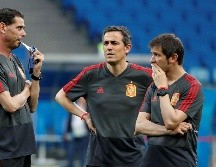 Albert Celades (D) es un hombre cercano a Fernando Hierro (I) por su trabajo en el futbol de Europa y la Selección Española. EFE / ARCHIVO