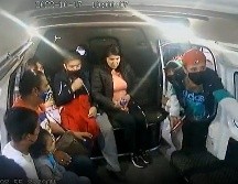 Los asaltante ignoraron a la usuaria mientras les pedía que la dejarán sacar sus fotos. FACEBOOK/J. Martínez