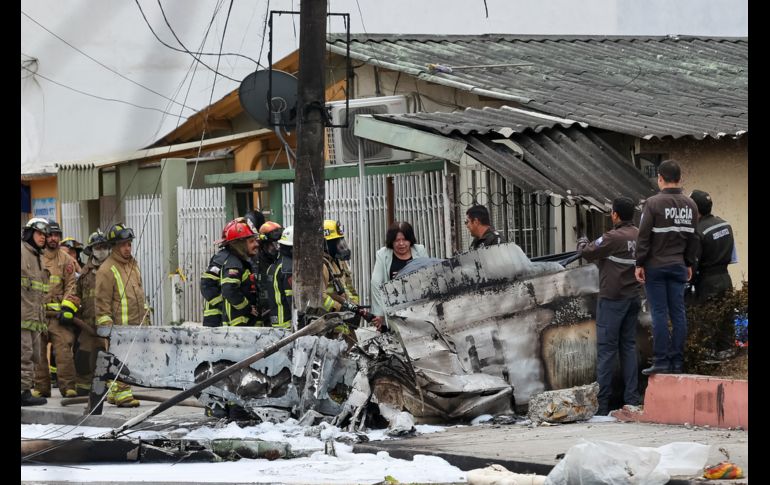 La avioneta estalló al impactarse en el parque del barrio La Alborada. EFE/J. Miranda