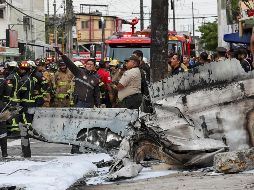 La avioneta estalló al impactarse en el parque del barrio La Alborada. EFE/J. Miranda