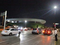 Cerca de las 19:40 horas la movilidad de los asistentes en automotores comenzó a complicarse, tiempo que estaba programado que saliera la banda de rock mexicana telonera, Molotov. EL INFORMADOR / A. Camacho