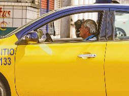 Además de choferes de transporte público, la multa incluye taxis y autos de aplicaciones digitales. EL INFORMADOR/ARCHIVO