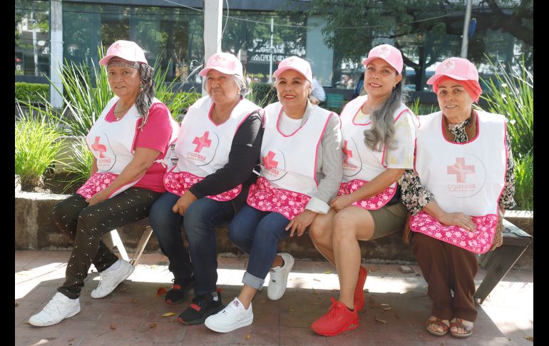 Martha García, Aurora Raygoza, Guadalupe Guerrero, Dulce Castillo y Guillermina Rodríguez. GENTE BIEN JALSCO/ Claudio Jimeno