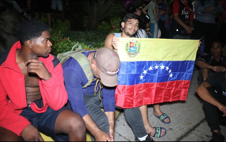 Ebrard pidió a los venezolanos que buscan vivir en EU que ingresen a ese país de manera regular, por vía aérea, para garantizar que sean recibidos y no retornados a México. EFE / ARCHIVO