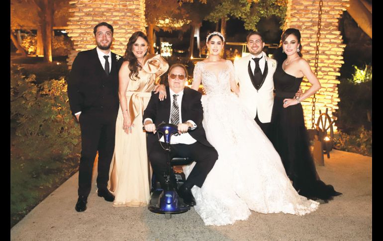 Michel Michel, Angélica Álvarez, Tito Michel, Jenny Rivas, Aaron Michel y Angélica Michel. GENTE BIEN JALISCO/ Antonio Martínez