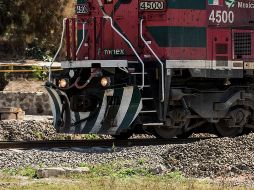 El encontronazo, generado cuando el conductor intentó ganar el paso al tren en la avenida Hidalgo e Industrial. EL INFORMADOR / ARCHIVO