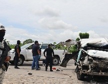 Miembros de La Guardia Nacional, Policías Fronteriza y Estatal resguardan el sitio donde ocurrió el accidente. EFE/M. Blanco