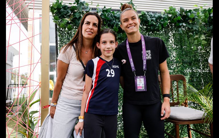 Daniela Ibargüengoitia, Luciana González y la tenista María Sakkari. ESPECIAL