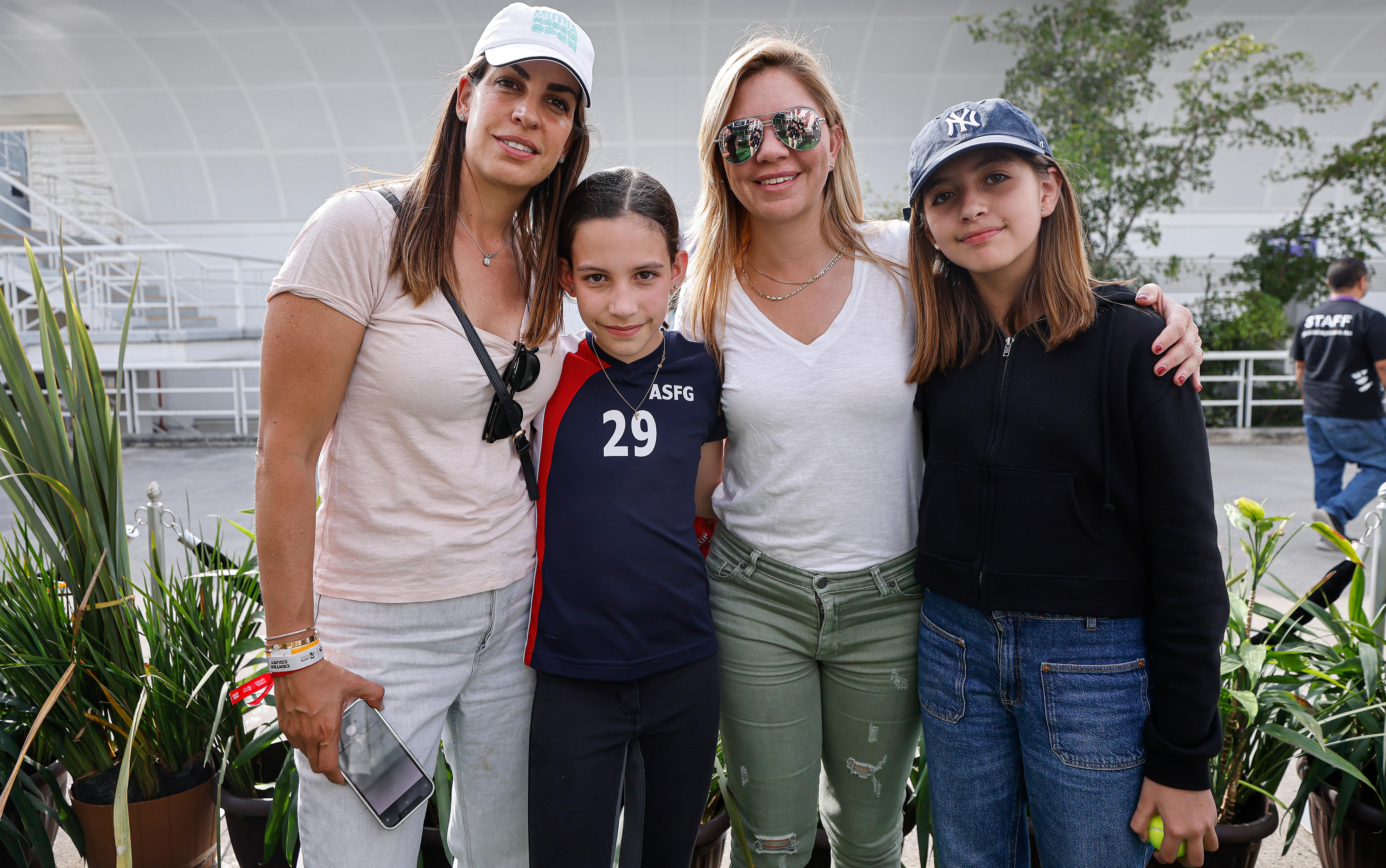 Daniela Ibargüengoitia, Luciana González, Cintya González y Constanza Espinoza. ESPECIAL