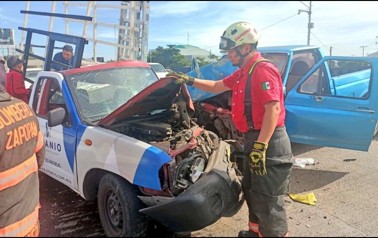 Alrededor de las 11:30 horas se registró el accidente a su cruce con calle de Los Azahares, en el sentido de Guadalajara a Tlajomulco. ESPECIAL /