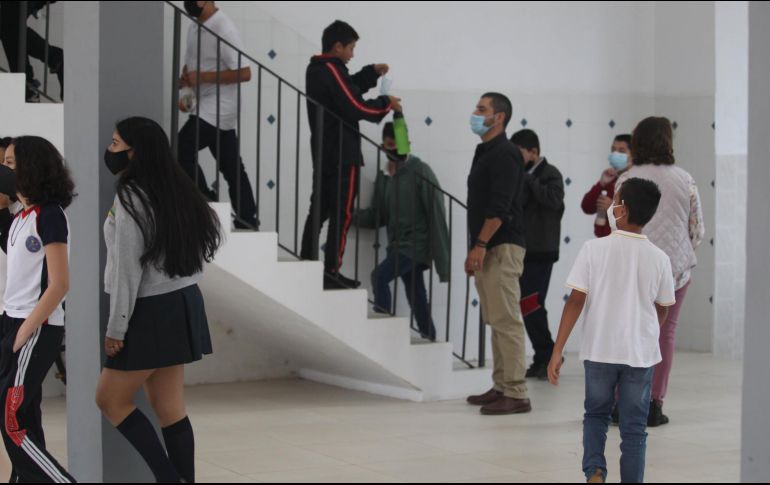 A la escuela llegaron paramédicos de la Cruz Roja quienes dieron atención a los estudiantes. EL INFORMADOR/ARCHIVO