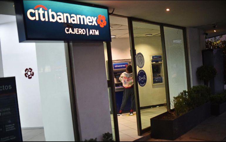 Previamente, Inbursa y Santander también habían quedado fuera del proceso para la compra de Banamex. AFP / ARCHIVO