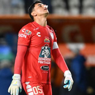 ¡Dramático! Óscar Ustari se desmaya tras atajar penal en el Pachuca vs Monterrey