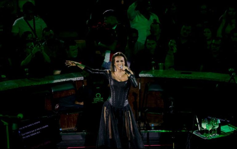 La cantante poblana se mostró emocionada de volver a compartir con el publico tapatío, luego de reponerse a una condición de salud que la alejo de los escenarios de manera momentánea. EL INFORMADOR/ C. Zepeda