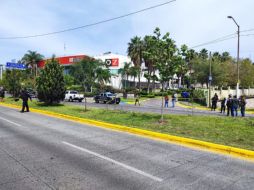 Alrededor de las 12:00 horas, dos hombres le quitaron sus pertenencias a una mujer sobre avenida Acueducto, y su escolta disparó en contra de los presuntos delincuentes. ESPECIAL /