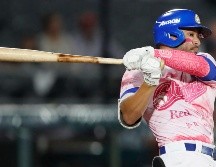 El equipo tapatío portó su uniforme en una edición rosa, en apoyo al día internacional de la lucha contra el Cáncer de mama. ESPECIAL