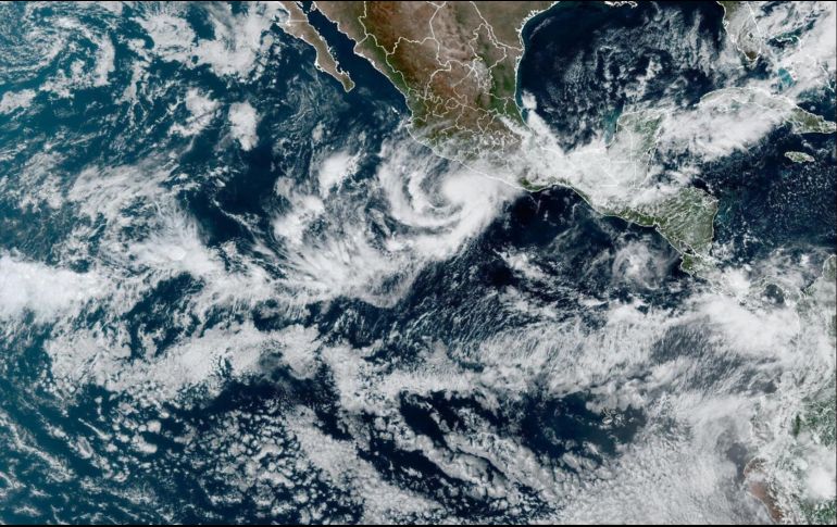 Autoridades invitan a mantenerse informados mediante los canales oficiales sobre la trayectoria y evolución del huracán 