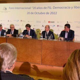 Felipe Calderón y Ernesto Zedillo ven "peligros" para la democracia en México