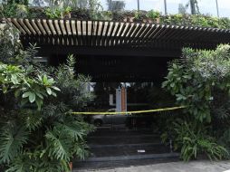 En imágenes recopiladas por EL INFORMADOR, el restaurante luce con los sellos de clausura en su entrada, además de algunas ventanas rotas como consecuencia de los balazos. EL INFORMADOR/C. ZEPEDA