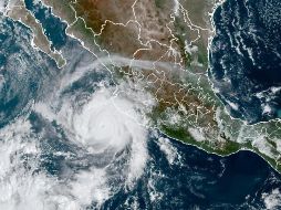 Se espera que la tormenta tocara tierra en Nayarit la mañana del domingo. AP/NOAA