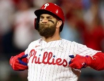 Un doblete de Bryce Harper en la quinta entrada significó la remontada de Filadelfia. AFP/M. Ehrmann