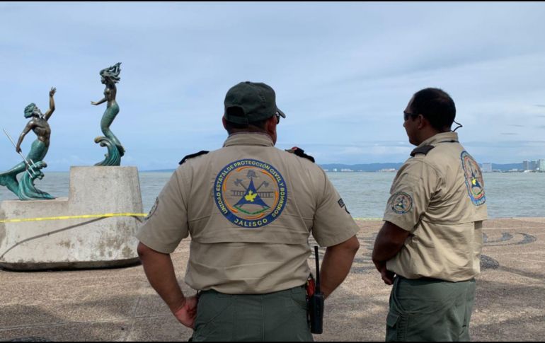 Como medida preventiva, las playas de Puerto Vallarta permanecerán cerradas durante el día de hoy. ESPECIAL /