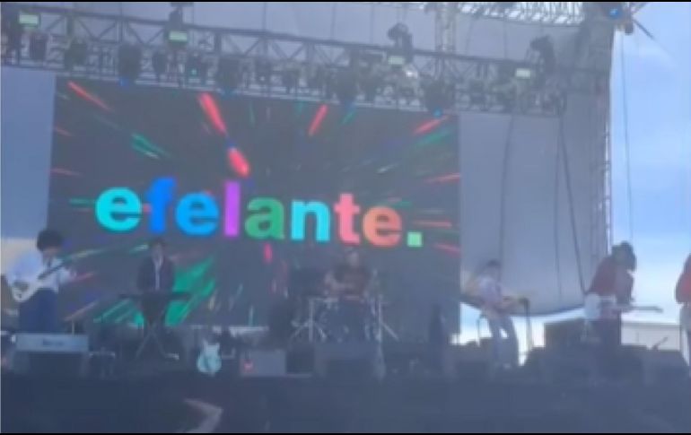 Al bajar del escenario, el cantante platicó brevemente para explicar que todo fue un descuido, pues golpeó su cabeza con una estructura que simplemente no vio. INSTAGRAM / efelante.mx