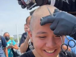 La joven que aceptó el reto y cambio su cabello por 14 mil pesos. TikTok/@hotspanishmx