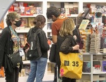 La FIL Guadalajara contará con un área de exhibición y venta de más de 43 mil metros cuadrados, donde más de mil 500 editoriales de 34 países ofrecerán un amplio catálogo de títulos. EL INFORMADOR / ARCHIVO