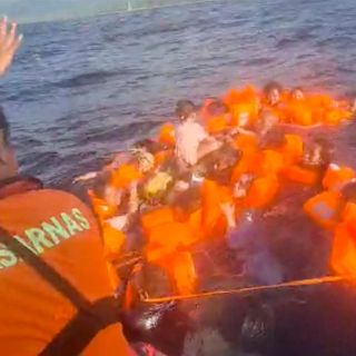 Incendio de barco de pasajeros en Indonesia deja al menos 14 muertos