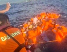 Rescatistas de la Agencia de Búsqueda y Rescate de Kupang y embarcaciones cercanas rescataron a 226 sobrevivientes. EFE/BASARNAS