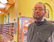 El hombre de 52 años llegó a Estados Unidos desde Somalia; trabaja para la organización sin fines de lucro Somali Parents Autism Network. AP