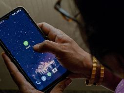 Los usuarios no podían enviar mensajes ni conectarse al servicio. AFP/M. Kiran