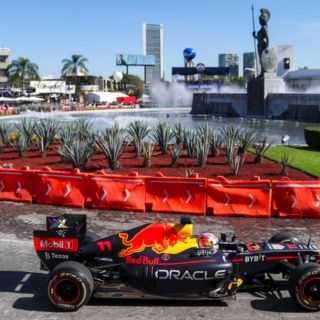 Guadalajara y México se entregan a "Checo" Pérez