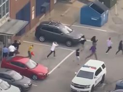 Se evitó una tragedia mayor gracias a la rápida reacción de la Polícia, pues el tirador de la escuela secundaria ubicada en St. Louis llevaba consigo 600 municiones. YouTube/WPLG Local 10