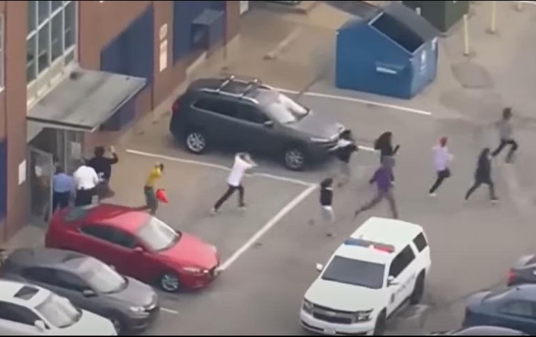 Se evitó una tragedia mayor gracias a la rápida reacción de la Polícia, pues el tirador de la escuela secundaria ubicada en St. Louis llevaba consigo 600 municiones. YouTube/WPLG Local 10