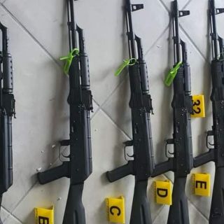 Militares aseguran mega arsenal y 21 MDP tras cateo en casas de la ZMG