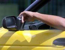 Los taxistas serán acreedores a multas si fuman al manejar. EL INFORMADOR/ARCHIVO