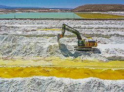 Vista aérea del proceso de extracción de litio, en la mina chilena SQM. AFP