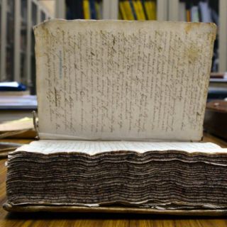 Polonia niega que libro de Kant regalado por Macron al papa haya sido saqueado