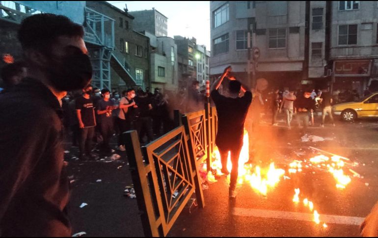 Este hecho sucedió en medio de las protestas que sacuden Irán desde la muerte de Mahsa Amini, tras ser detenida por llevar mal puesto el velo islámico. EFE /