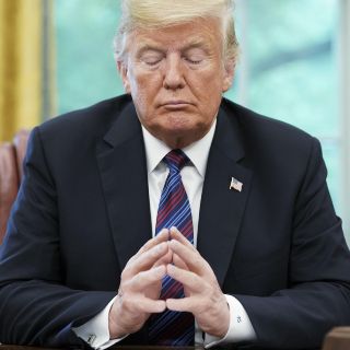 Juez ordena a testificar a exjefe de despacho de Trump