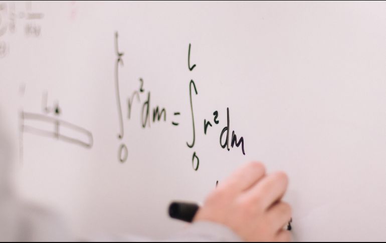 El profesor pidió a padres de familia que se involucren más en la educación de sus hijos. ESPECIAL/Foto de Jeswin Thomas en Unsplash