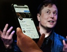 Ayer, Elon Musk publicó en sus redes sociales un video en el que se le ve entrando a las oficinas de la plataforma con un lavabo en las manos. AFP / ARCHIVO